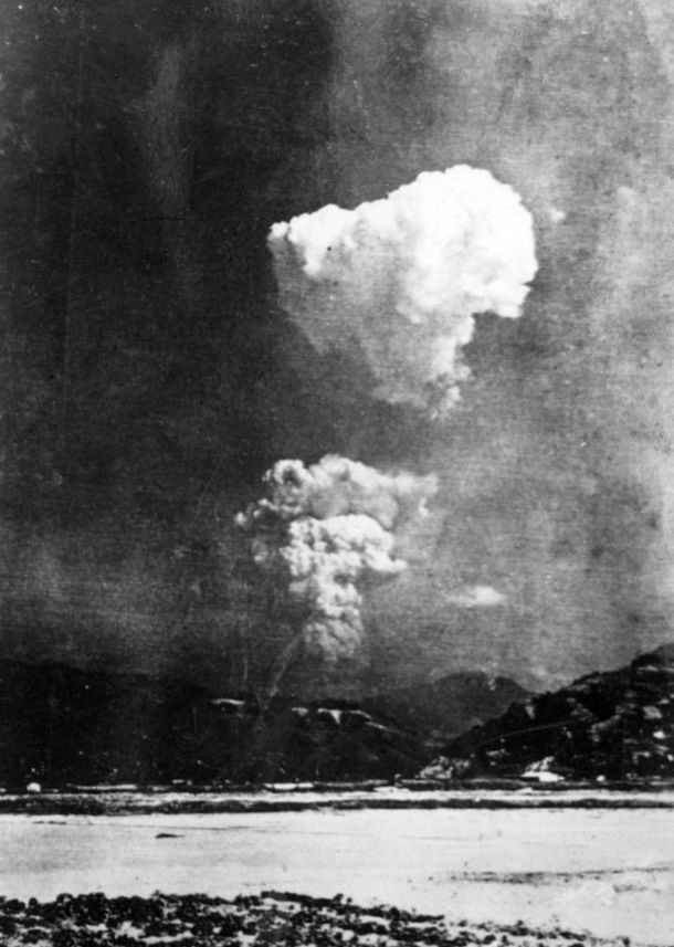 A photograph of the Hiroshima detonation